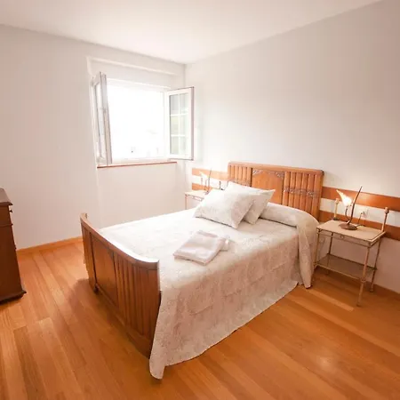 ゲストハウス As Vinas ビベイロ